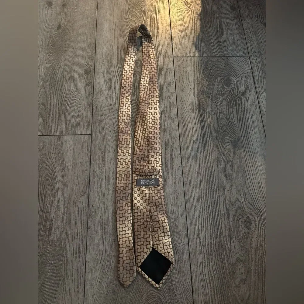 Kenneth Cole elegant tie